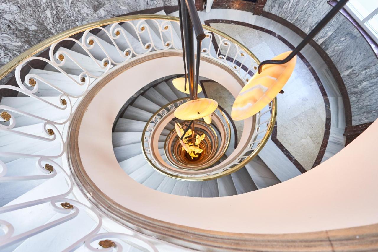 Bless Hotel Madrid - The Leading Hotels Of The World Εξωτερικό φωτογραφία Spiral staircase