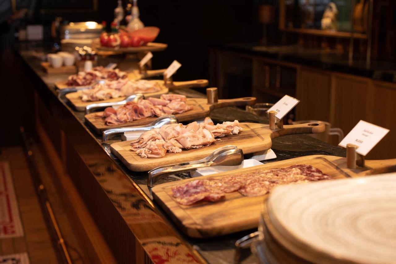 Bless Hotel Madrid - The Leading Hotels Of The World Εξωτερικό φωτογραφία A buffet at a restaurant